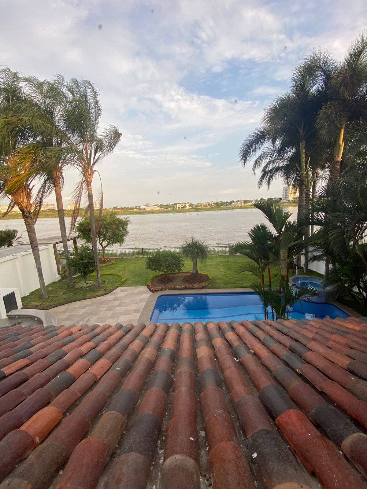 Linda Villa en venta con vista al rio — foto 12