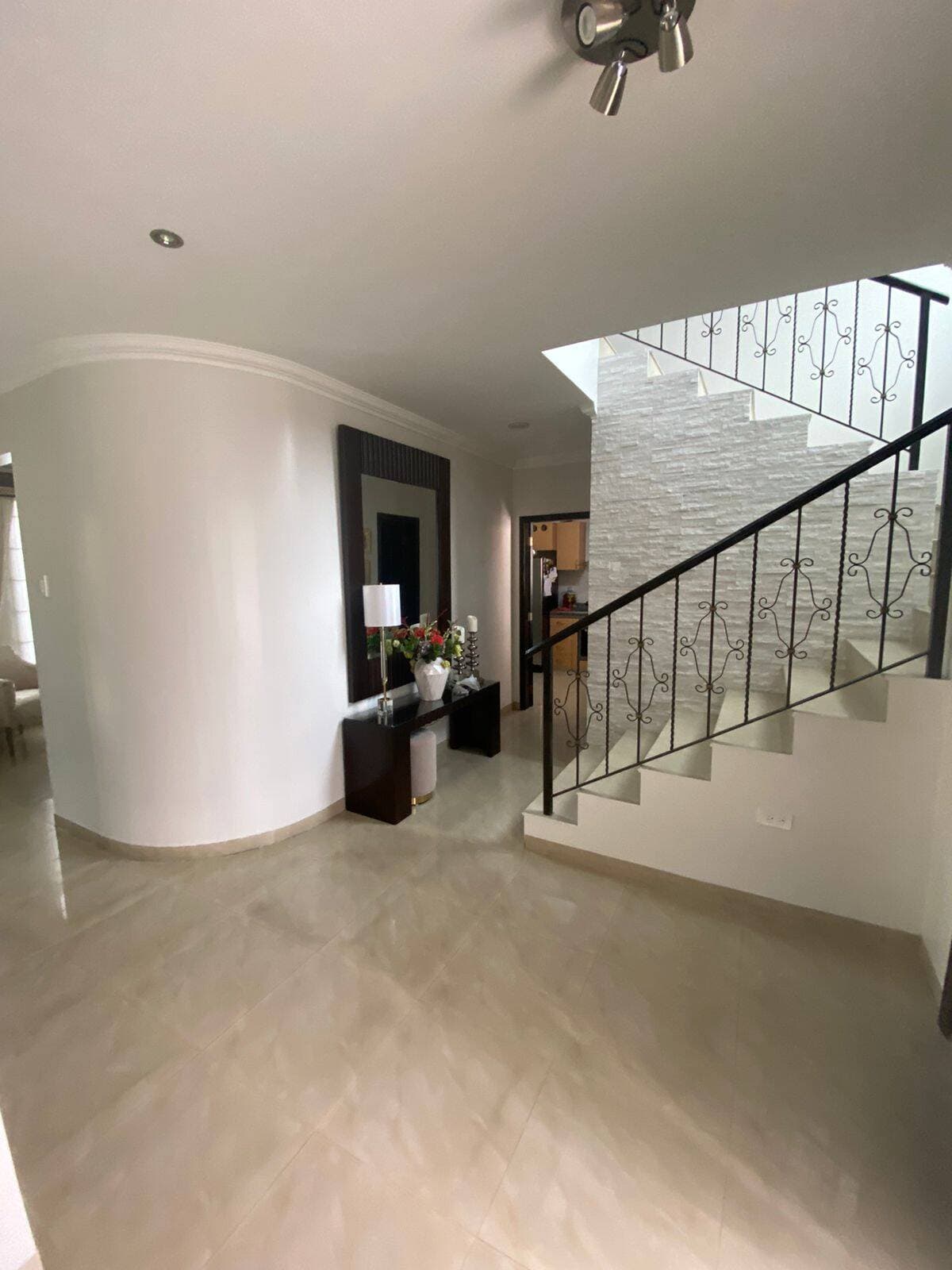 BONITA VIILLA DE VENTA EN URB. ATLANTIS, SAMBORONDON — foto 6