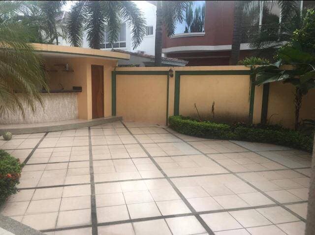 VILLA AMOBLADA DISPONIBLE DE ALQUILER EN SAMBORONDON KM 8 — foto 2