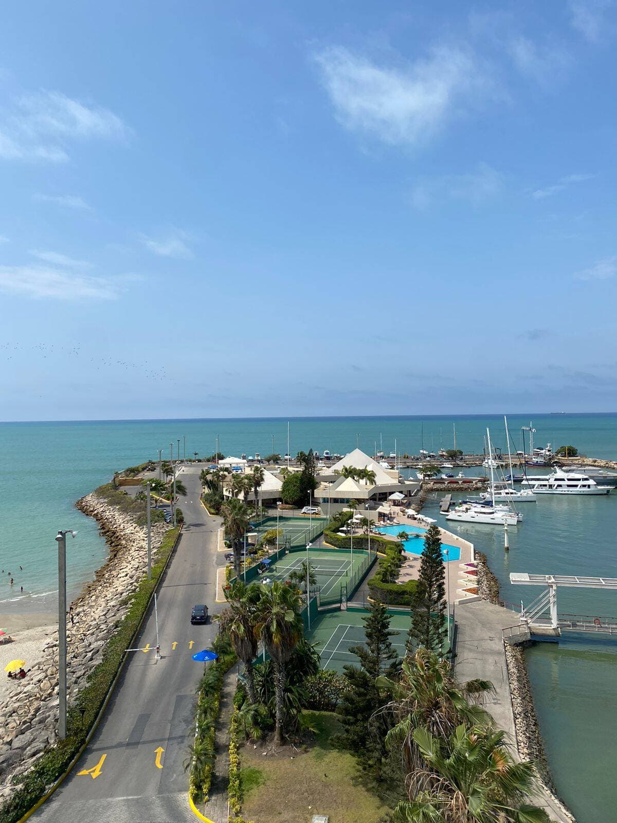 LINDO PENTHOUSE CON PISCINA DE VENTA EN PUERTO LUCIA — foto 2