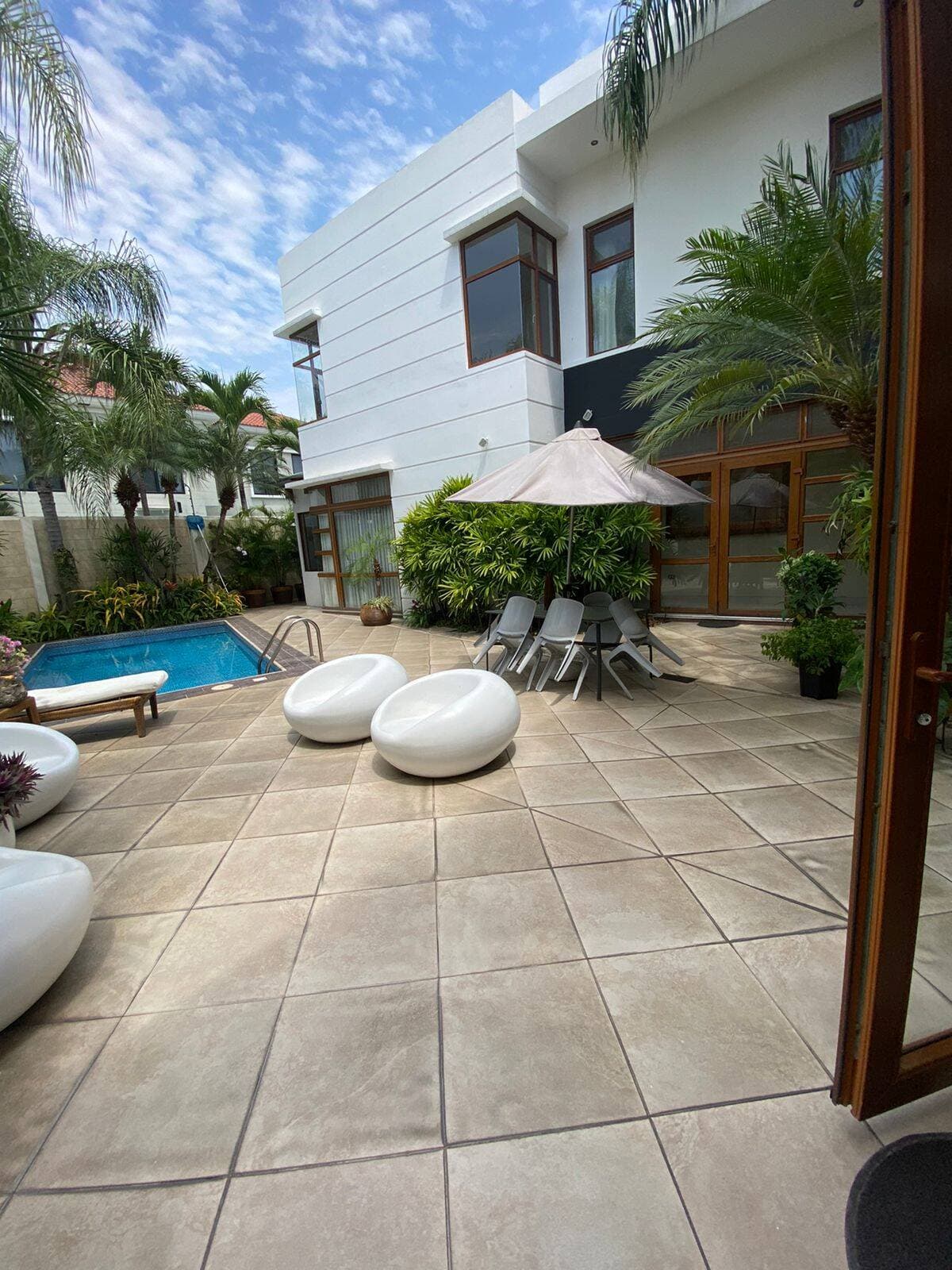 VENDO VILLA DE 1 SOLA PLANTA CON SUITE KM 8, SAMBORONDON — foto 11