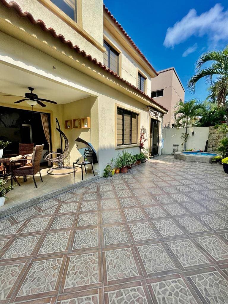 VENTA DE LINDA VILLA EN PLAZA REAL - 4 DORM — foto 8