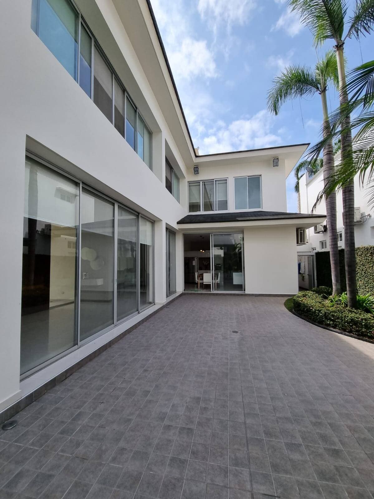 LINDA VILLA DE VENTA EN LAGOSOL — foto 2