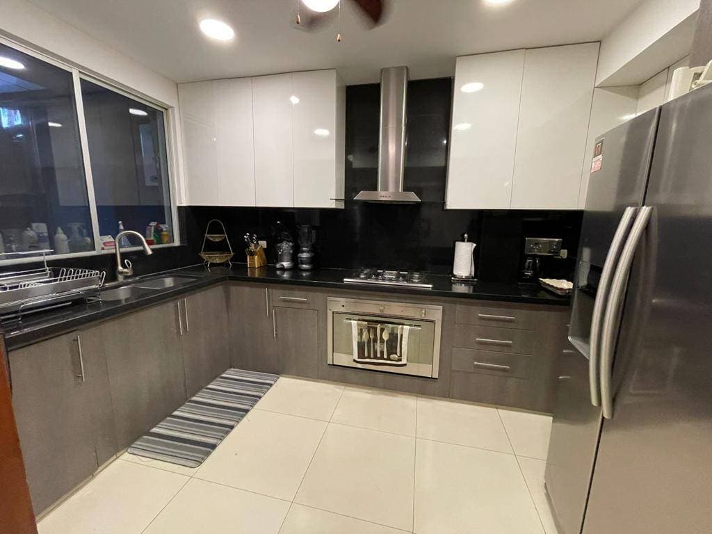 LINDA VILLA CON 4 DORM. PLAZA REAL, SAMBORONDON — foto 10