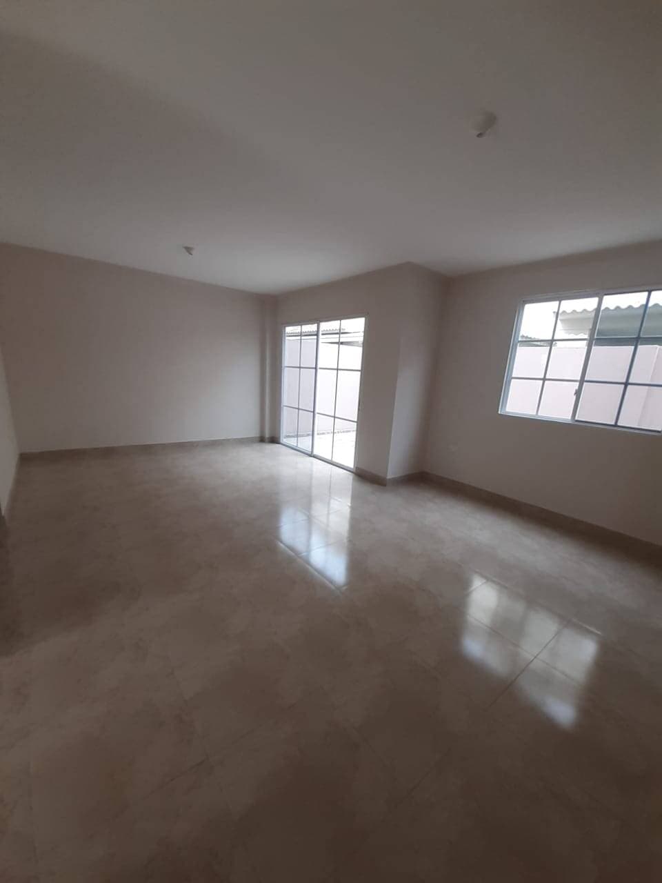 LINDA VILLA A LA VENTA EN LA URB. CASA LAGUNA — foto 2