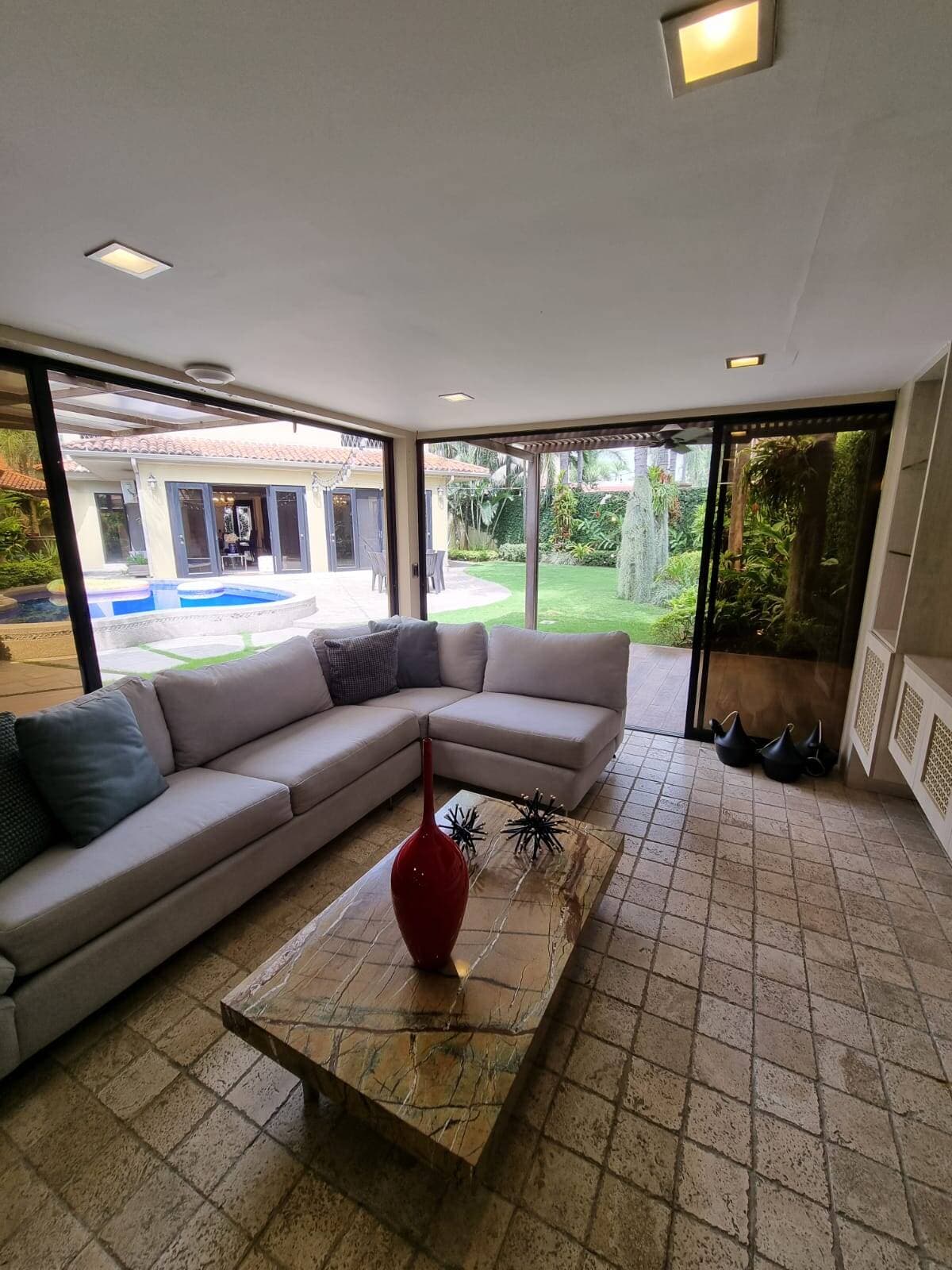 LINDA VILLA A LA VENTA UBICADA EN SAN ISIDRO, SAMBORONDON — foto 1