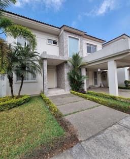 VENTA DE LINDA VILLA EN LA VÍA SAMBORONDON