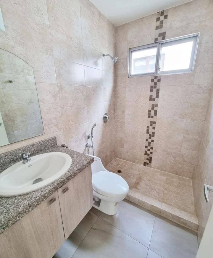 VENTA DE LINDA VILLA EN LA VÍA SAMBORONDON — foto 8