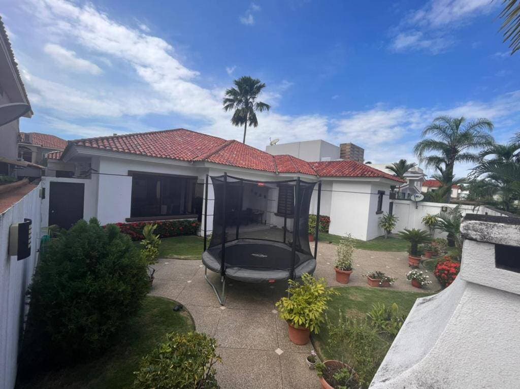 VENTA DE LINDA VILLA EN LA VÍA SAMBORONDON, ENTRELAGOS — foto 11