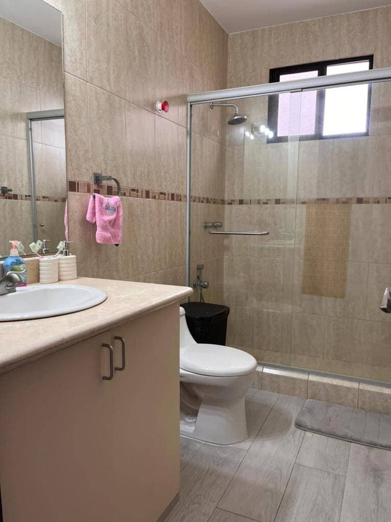 VENTA DE LINDA VILLA EN LA VÍA SAMBORONDON, ENTRELAGOS — foto 8