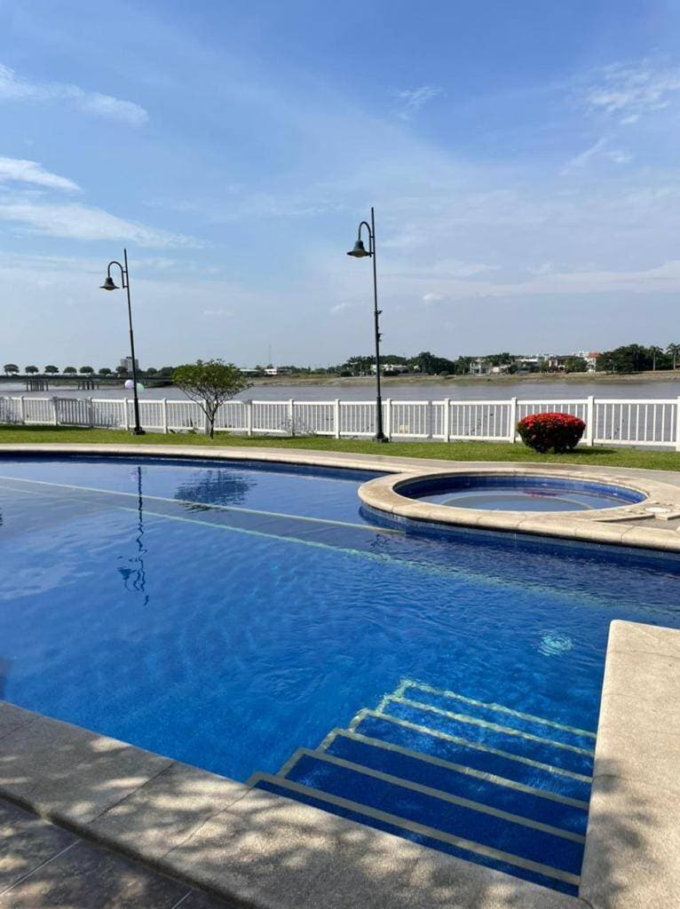DEPARTAMENTO DE EXCLUSIVA EN VENTA EN LA URB. BRITANIA — foto 1