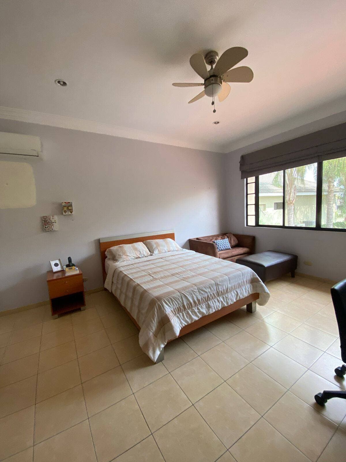LINDA VILLA AL LAGO A LA VENTA EN LAGUNA DORADA — foto 4