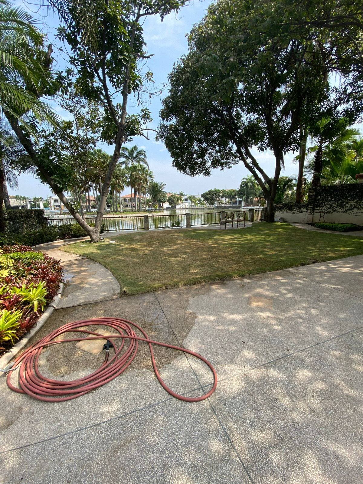 LINDA VILLA AL LAGO A LA VENTA EN LAGUNA DORADA — foto 11