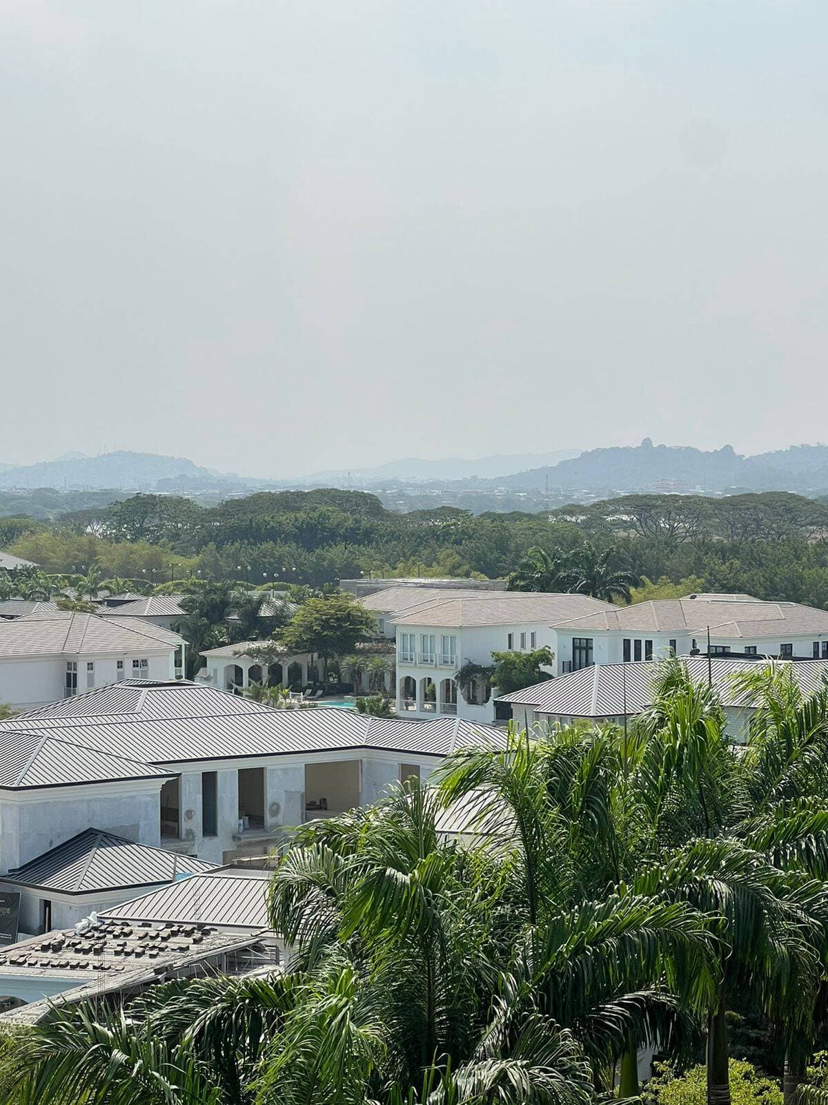 ESPECTACULAR VILLA AL LAGO A LA VENTA, VÍA SAMBORONDON — foto 2