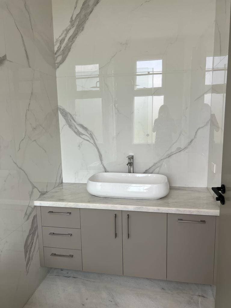 VILLA DE ESTRENE AL RIO EN MOCOLI DE VENTA — foto 1