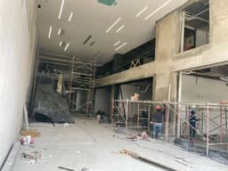 LOCAL COMERCIAL EN LOS ARCOS PLAZA DE ALQUILER