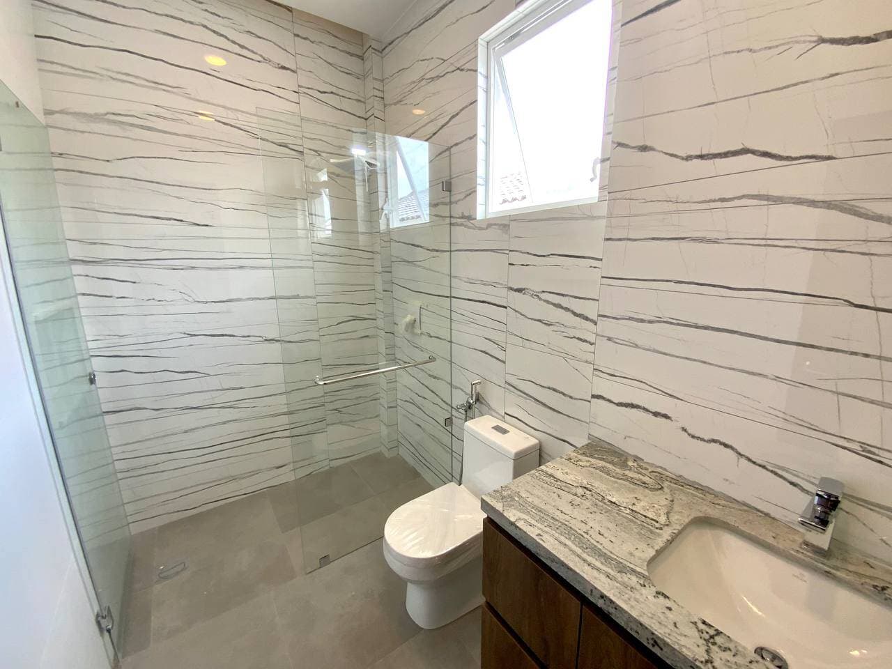 VILLA CON ACABADOS MODERNOS DE VENTA EN MOCOLI — foto 5