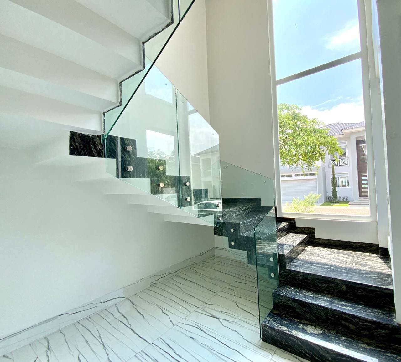 VILLA CON ACABADOS MODERNOS DE VENTA EN MOCOLI — foto 11