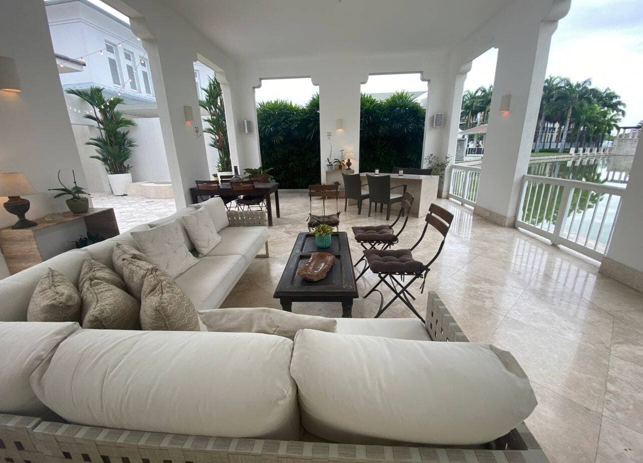 ESPECTACULAR VILLA AL LAGO, PLAZA LAGOS — foto 1