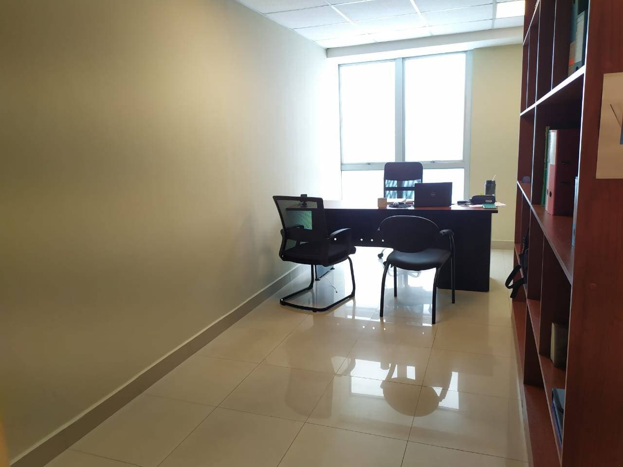 OFICINA AMOBLADA DE ALQUILER EN CITY MALL, GUAYAQUIL — foto 5