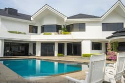 LINDA VILLA EN LAGUNA DORADA DE VENTA