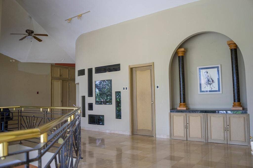 LINDA VILLA EN LAGUNA DORADA DE VENTA — foto 3