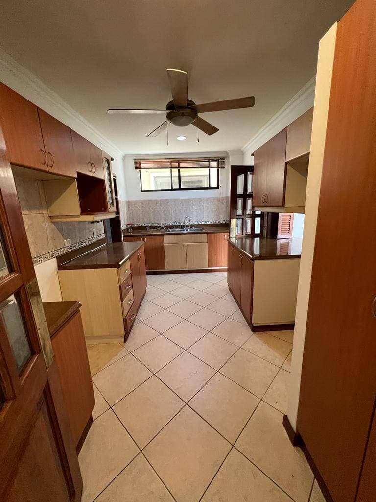 DEPARTAMENTO DE ALQUILER EN BOSQUES DE CASTILLA AV. SAMBORONDON — foto 2