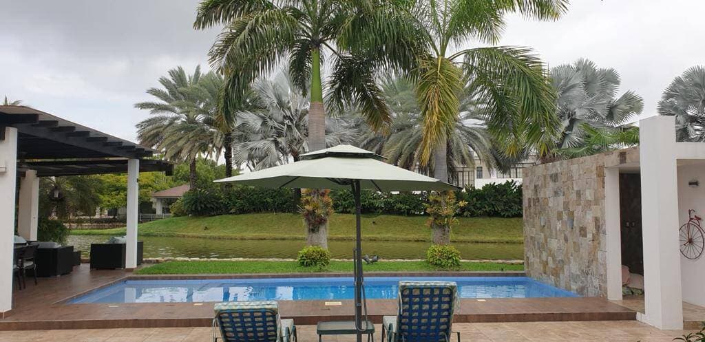 ESPECTACULAR VILLA AL LAGO DE VENTA EN ARRECIFE — foto 11