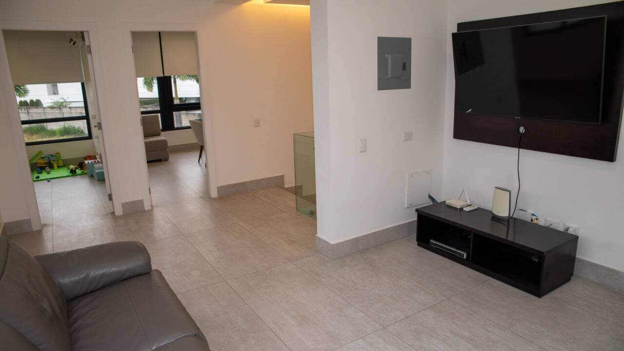 LINDA VILLA EN ISLA DEL RIO, AV. SAMBORONDON — foto 6