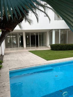 LINDA VILLA AL LAGO EN LA URB. LAGUNA DEL SOL