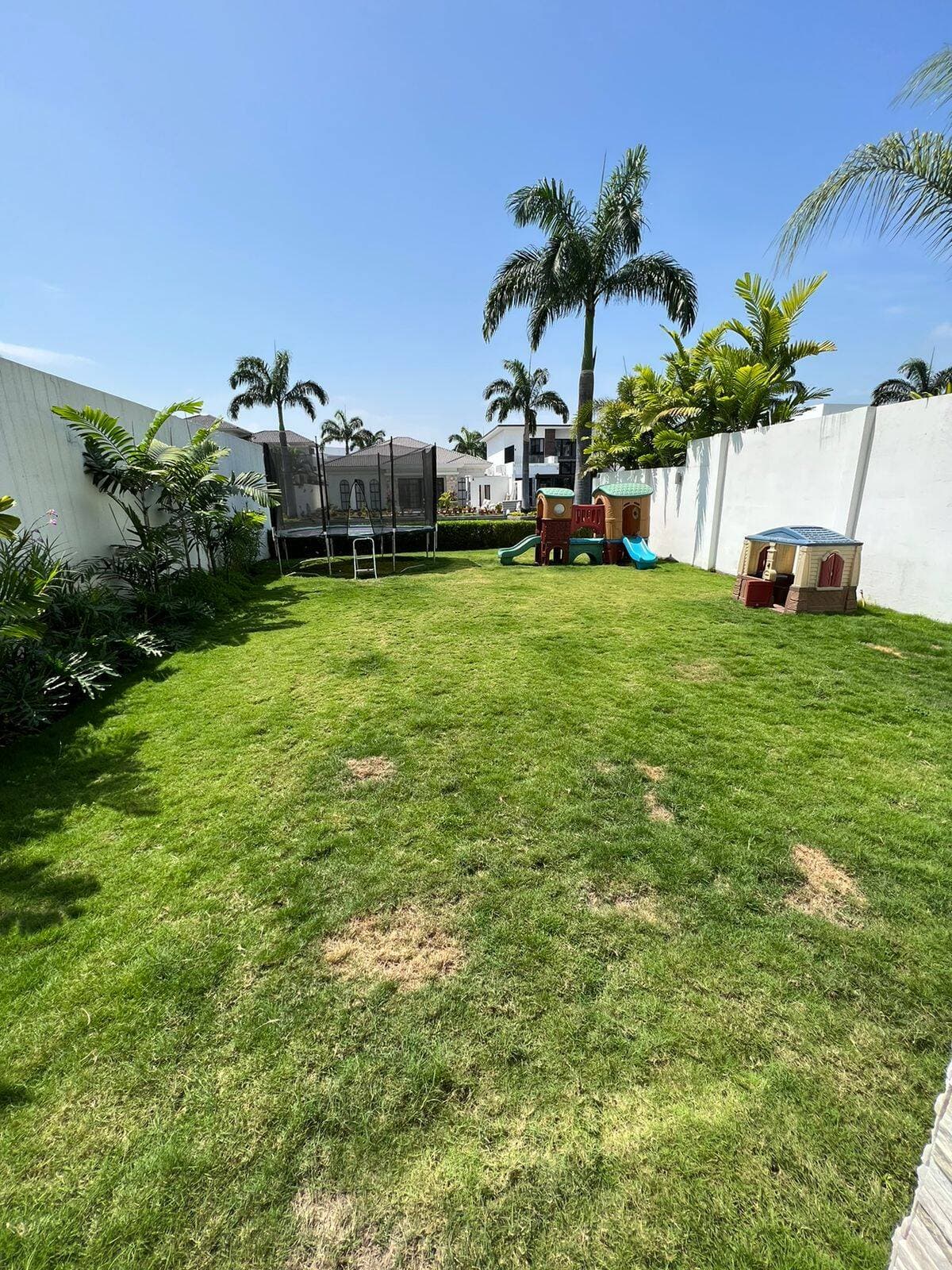 LINDA VILLA EN VENTA UBICADA EN LA URB. ISLA DEL RIO — foto 1
