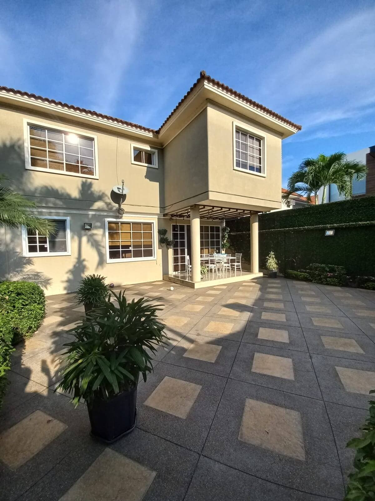 LINDA VILLA EN EL KM 7, AV. SAMBORONDON DE VENTA — foto 9