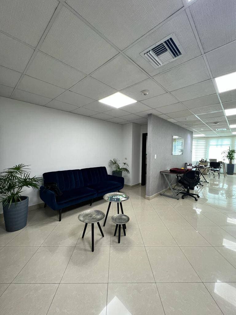 OFICINA DE ALQUILER LISTA PARA MAYO EN AV. SAMBORONDON — foto 3