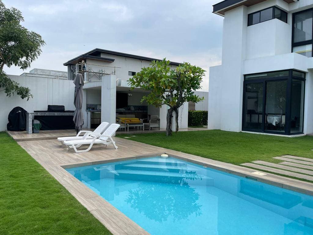 VILLA AL LAGO EXCLUSIVA EN ISLA MOCOLI A LA VENTA — foto 4
