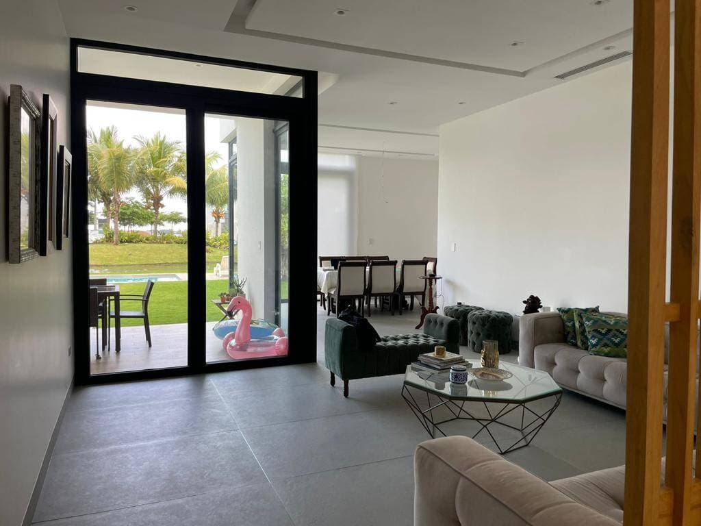 VILLA AL LAGO EXCLUSIVA EN ISLA MOCOLI A LA VENTA — foto 9