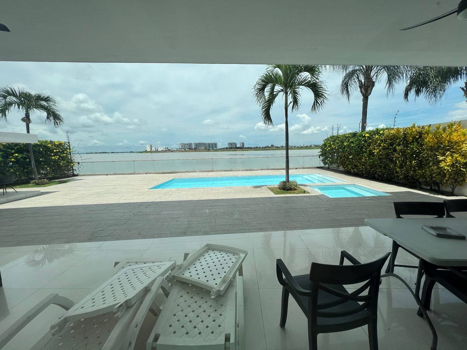 LINDA VILLA AL RIO DISPONIBLE EN ALQUILER — foto 13