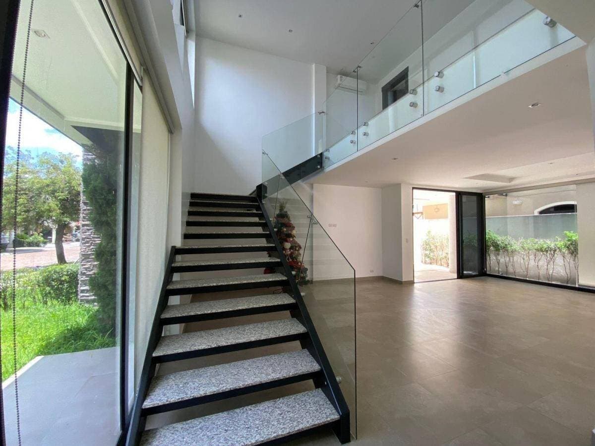 LINDA VILLA NUEVA A LA VENTA EN VISTA SOL — foto 1