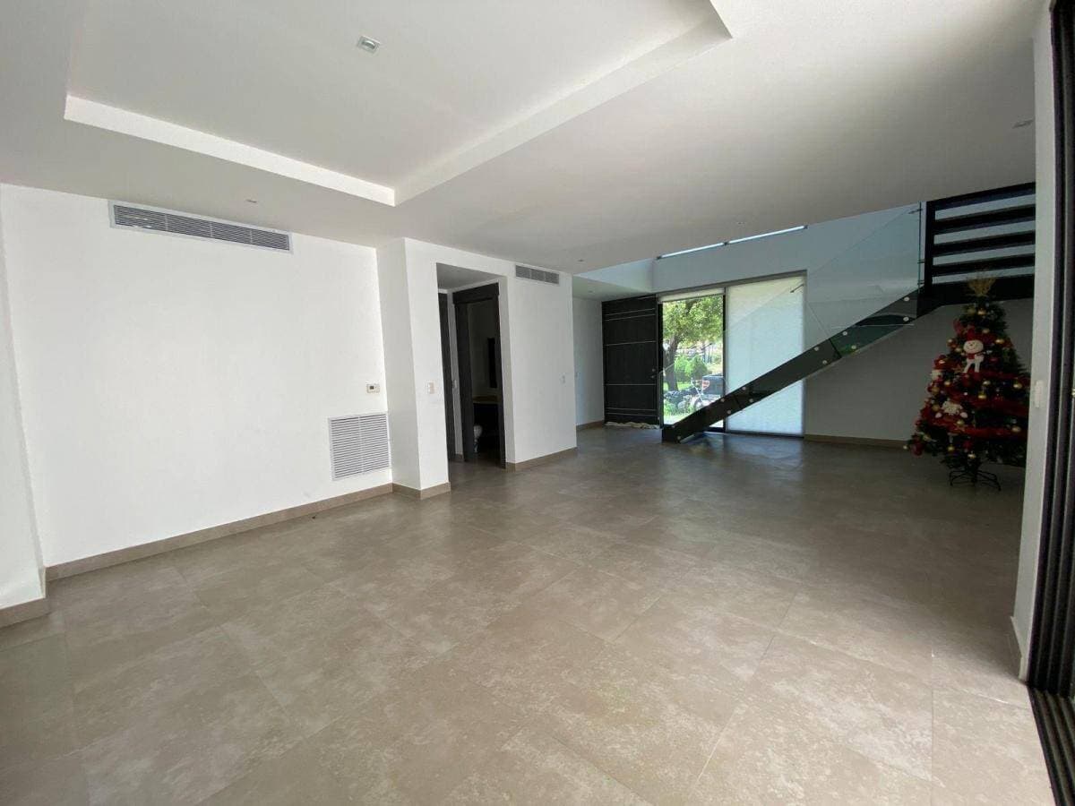 LINDA VILLA NUEVA A LA VENTA EN VISTA SOL — foto 13