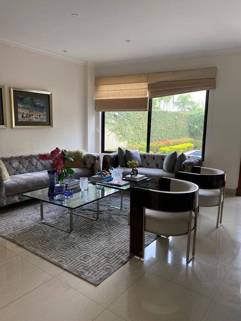 CASA BIFAMILIAR DISPONIBLE EN VENTA, AV SAMBORONDON — foto 2