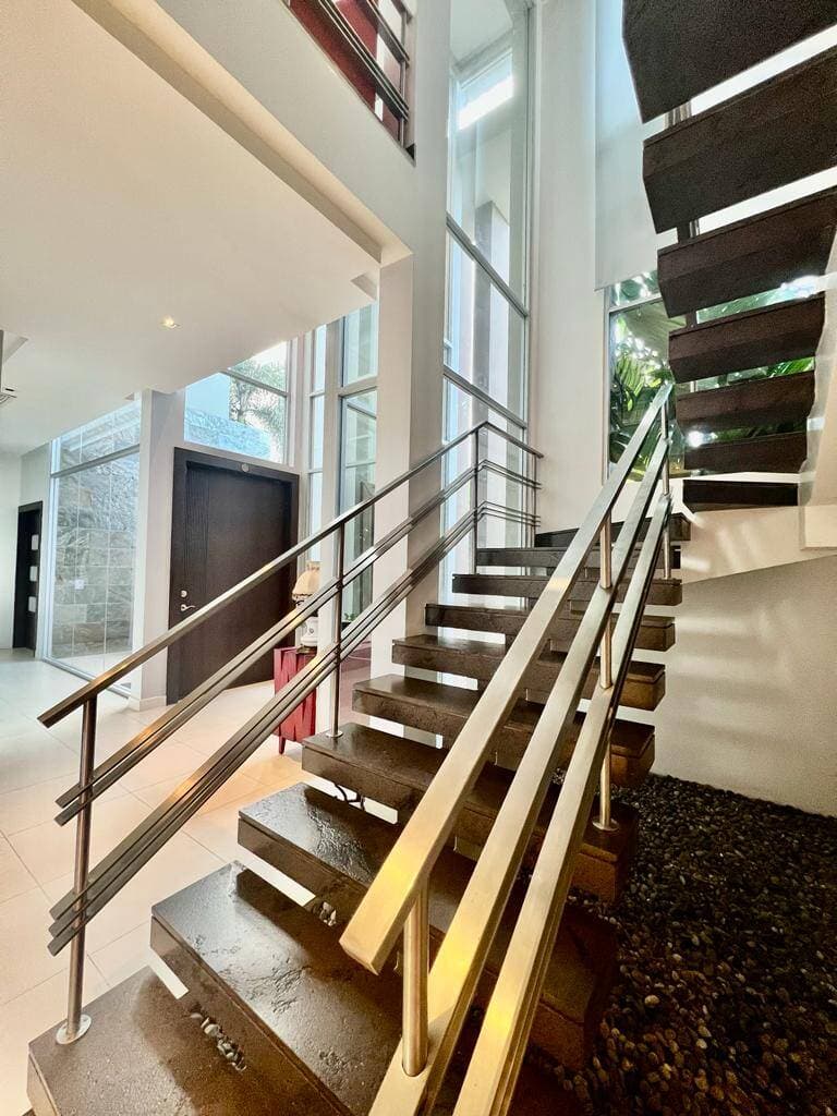 LINDA CASA DISPONIBLE EN ALQUILER 5 DORMITORIOS — foto 11