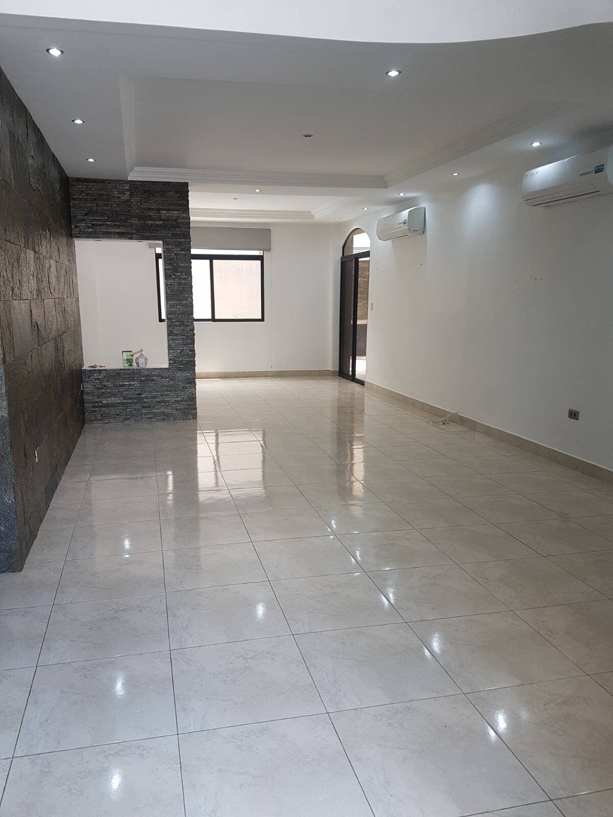 VILLA BIFAMILIAR EN ALQUILER KM 7.5 AV. SAMBORONDON — foto 1