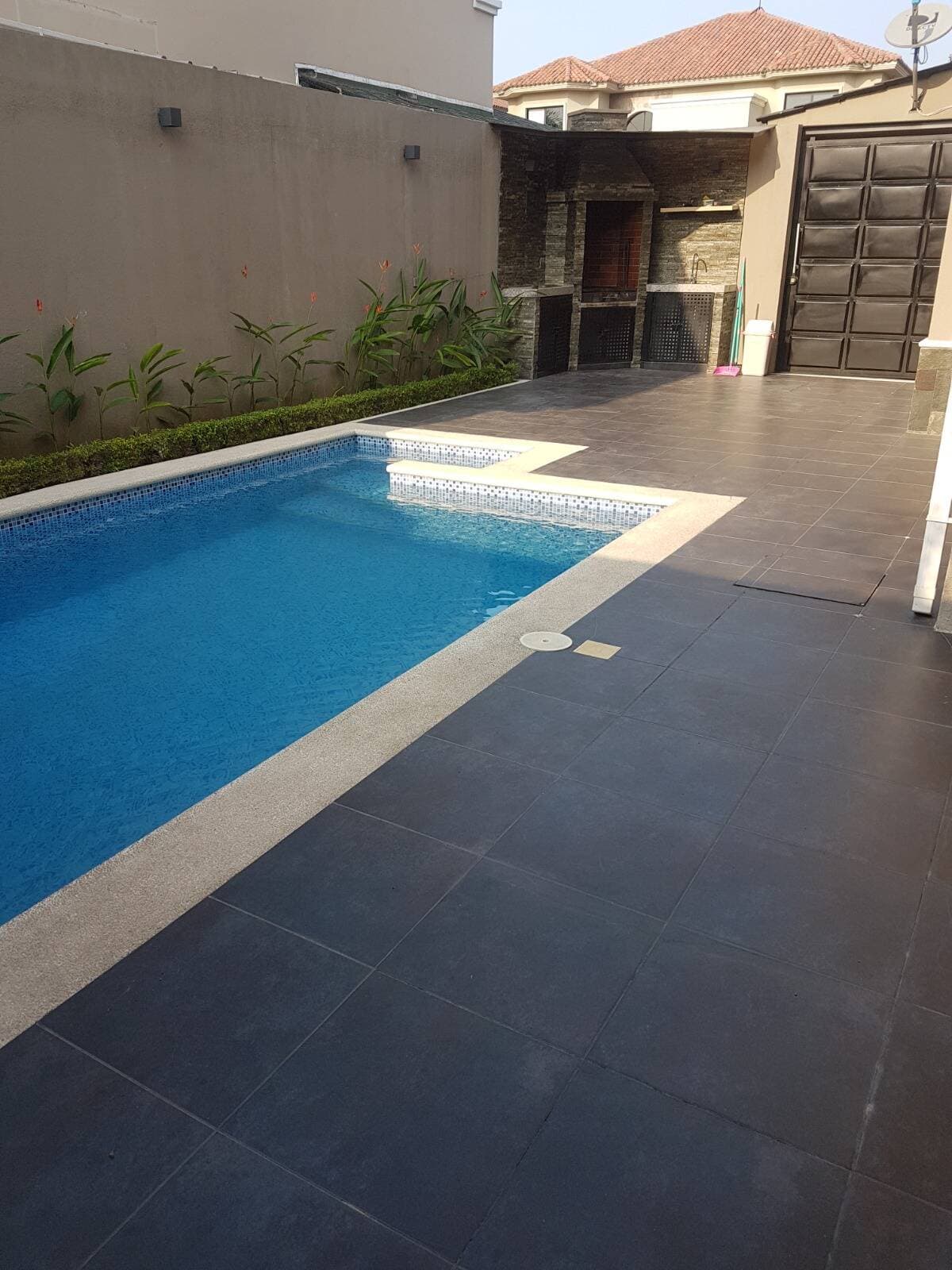 VILLA BIFAMILIAR EN ALQUILER KM 7.5 AV. SAMBORONDON — foto 8