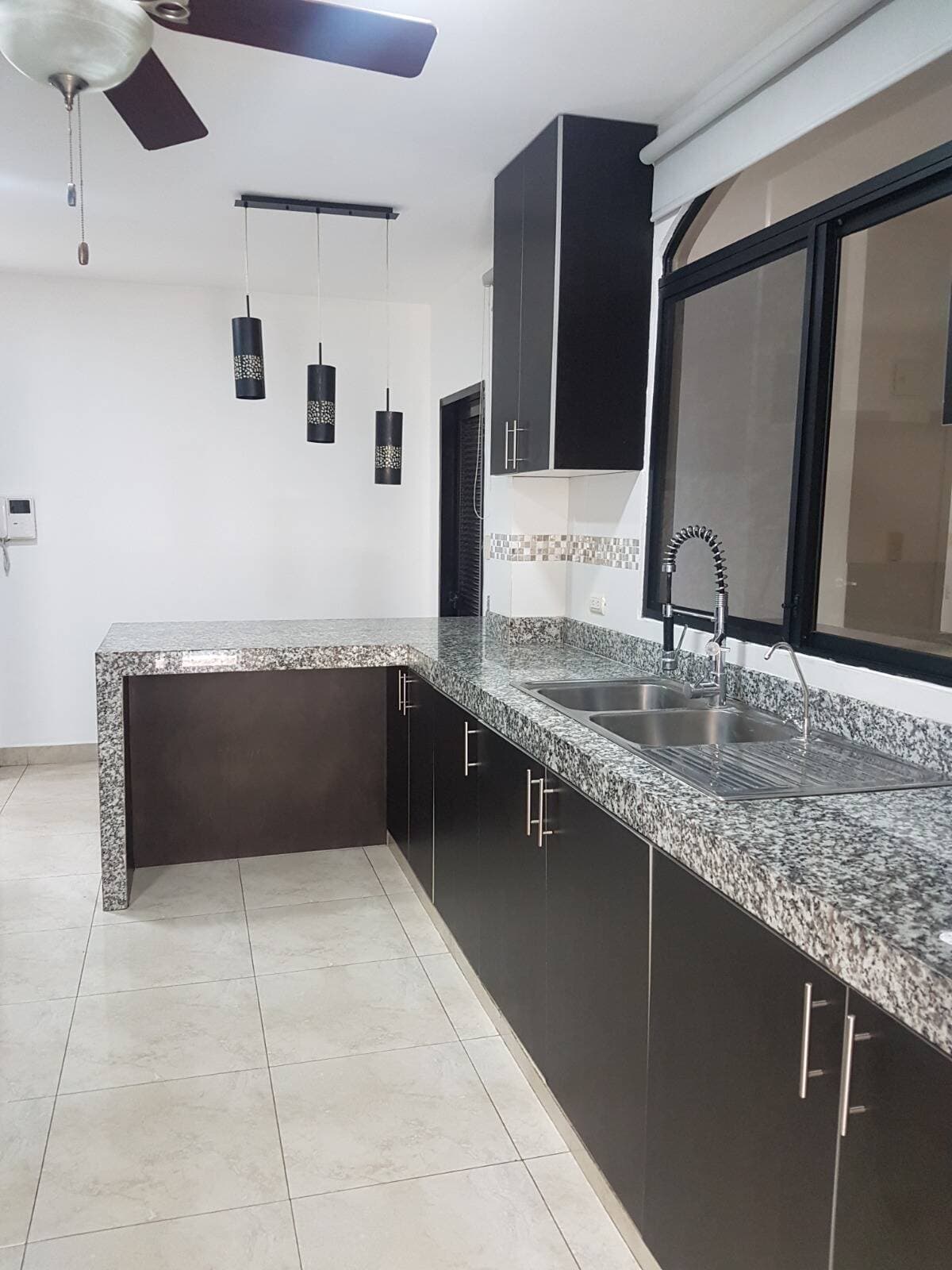 VILLA BIFAMILIAR EN ALQUILER KM 7.5 AV. SAMBORONDON — foto 9