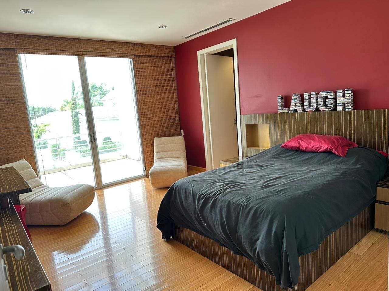 LINDA VILLA MODERNA CON VISTA AL LAGO EN VENTA — foto 12