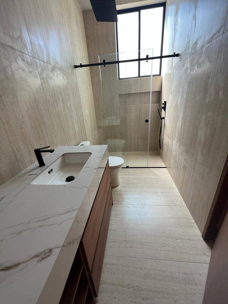 ESPECTACULAR VILLA DE ESTRENO AL LAGO VENTA O ALQUILER — foto 1