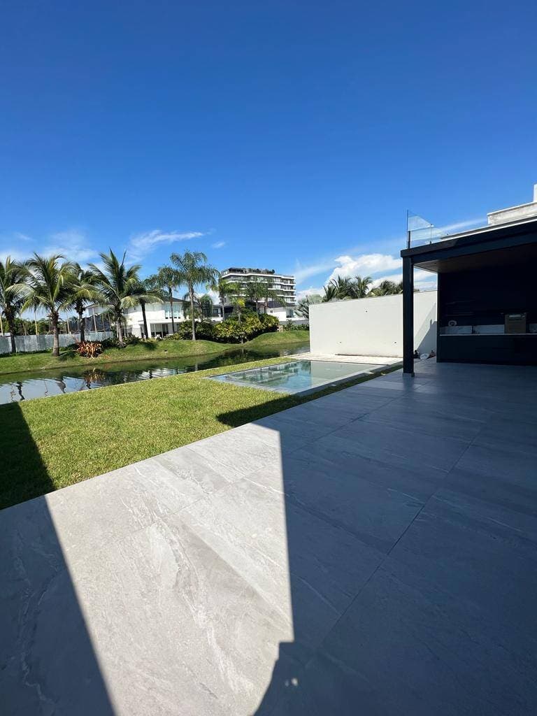 ESPECTACULAR VILLA DE ESTRENO AL LAGO VENTA O ALQUILER — foto 5