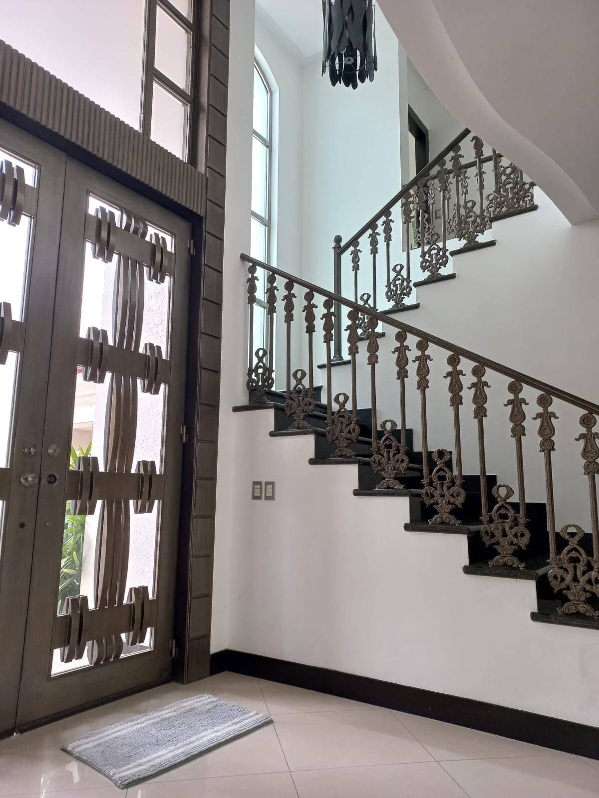 LINDA VILLA EN ALQUILER AV. SAMBORONDON — foto 1