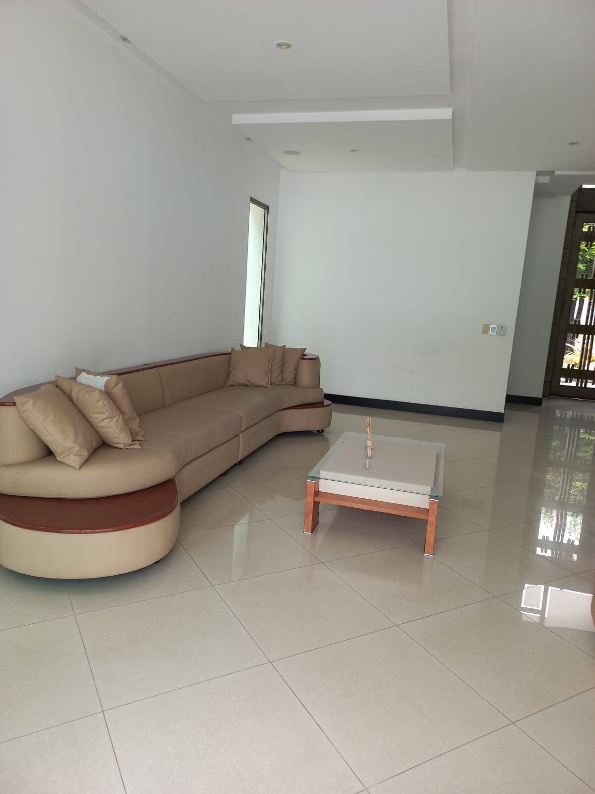 LINDA VILLA EN ALQUILER AV. SAMBORONDON — foto 2