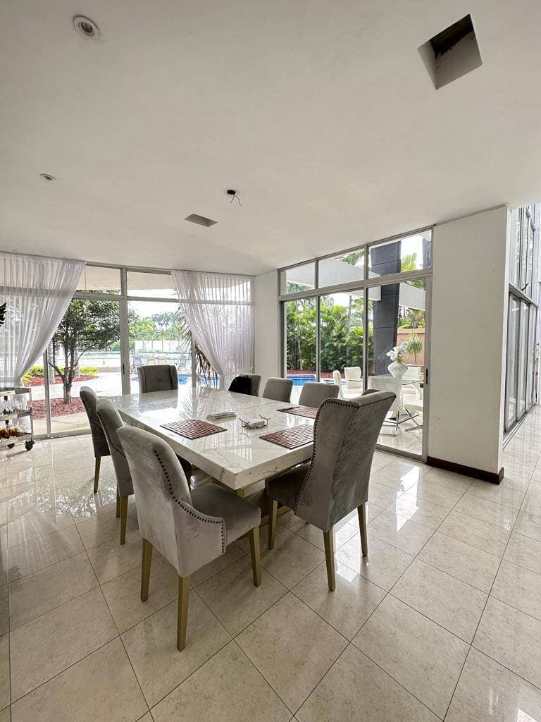 LINDA VILLA AL RIO EN VENTA O ALQUILER — foto 8