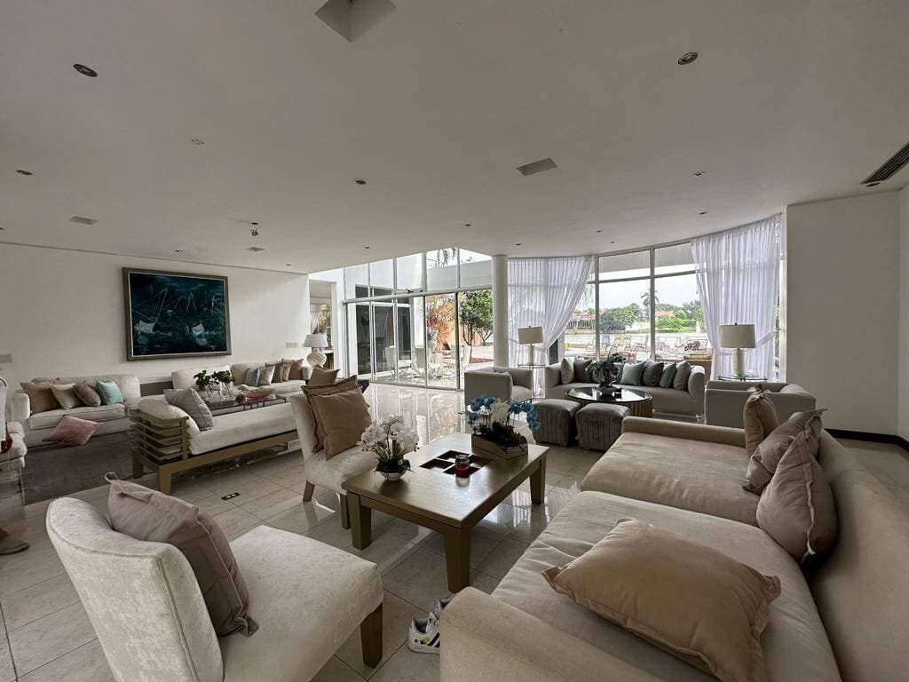 LINDA VILLA AL RIO EN VENTA O ALQUILER — foto 10